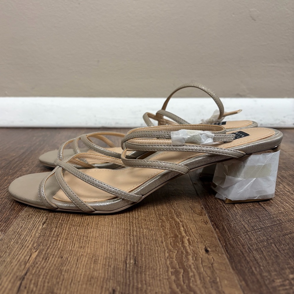 White House Black Market Tillie Silver Strappy Block Heel Sandal NWOB Size 8M - Picture 5 of 13